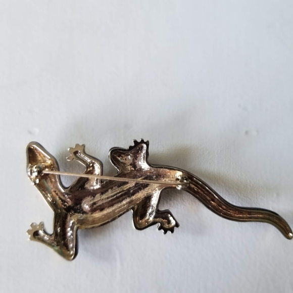 ๐ JEWELLERY 2/$25๐
Vintage lizard brooch - Picture 2 of 2